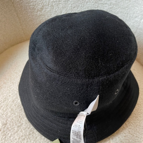 Burberry Reversible Check Bucket Hat was 510$ - Picture 8 of 8